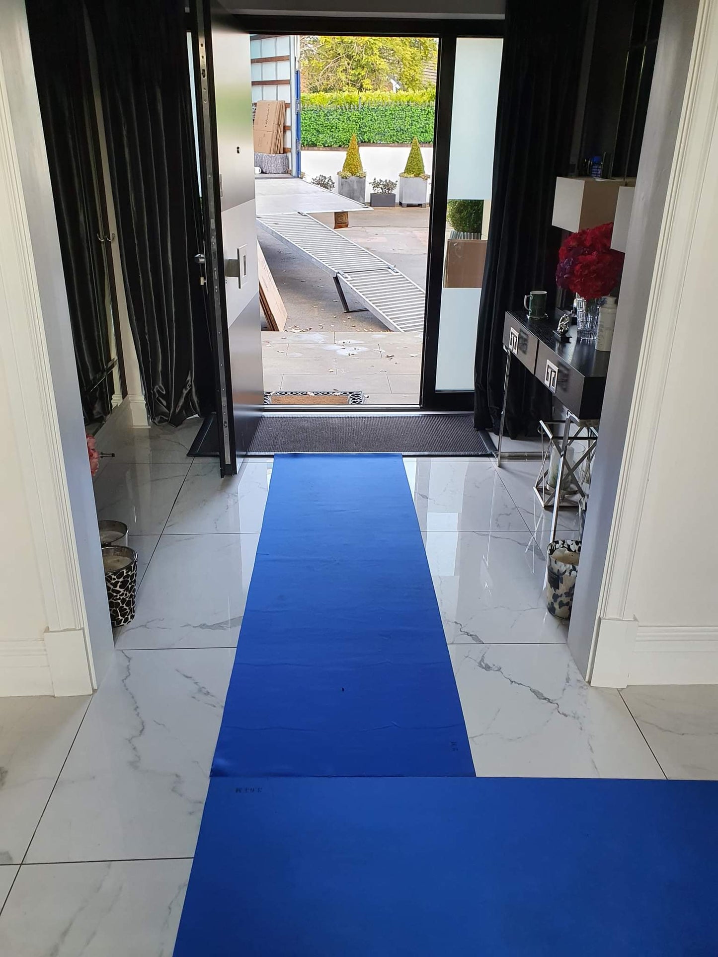 3 meter blue Neoprene floor runners are the perfect solution to high traffic areas where protection is needed from foot traffic, water and dirt. neoprene floor runners can be used on all types of flooring from carpet, tiles, wood and stone. Neoprene floor runners are waterproof and can be cut from 1m to 30m. Neoprene floor runners are waterproof but also wick moisture from shoes to stop it transferring into the property. they can be hung and dried over night ready for repeat usage. 